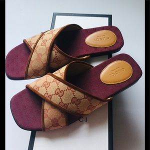 Women’s GG canvas super-softy slide Sand…